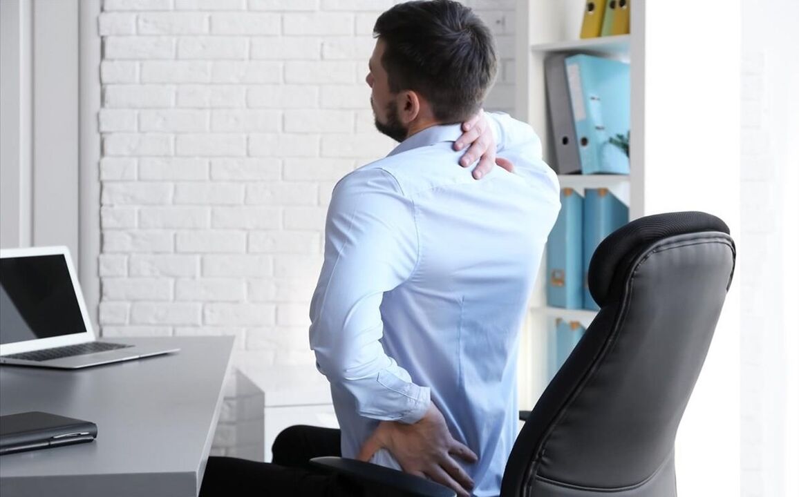 bolečine v hrbtu pri sedenju