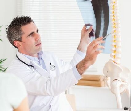 Na podlagi rentgenskega pregleda bo zdravnik lahko diagnosticiral osteohondrozo.